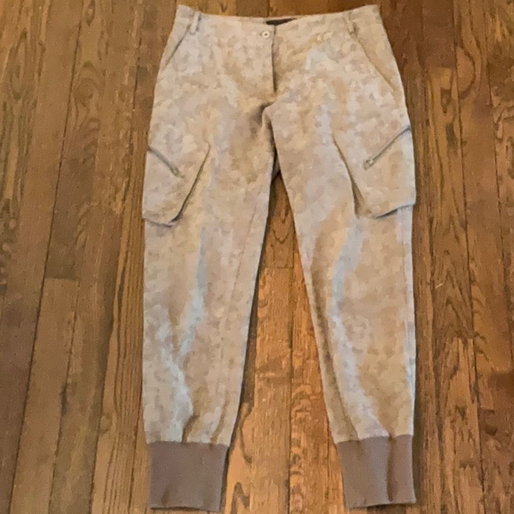 *Cabin Couture* James Jeans | Camo CARGO Joggers Camo Floral? Print Sz 27